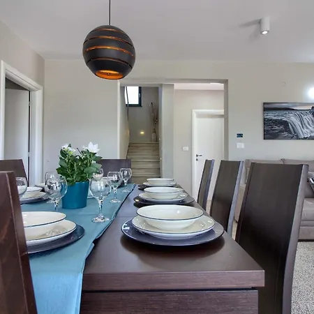 Charming Fjolla With Private Pool In Labin *