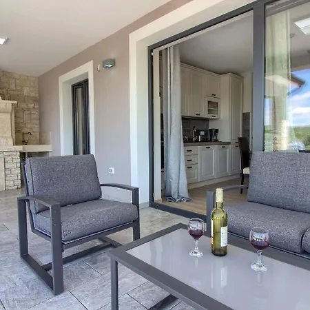 Charming Fjolla With Private Pool In Labin