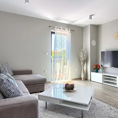 Charming Fjolla With Private Pool In Labin *