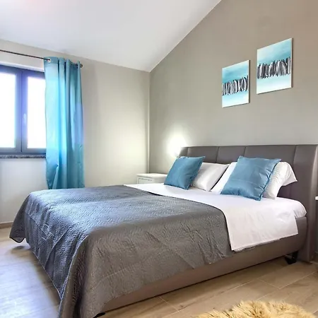 Charming Fjolla With Private Pool In Labin Villa