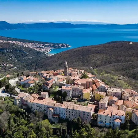 Villa Charming Fjolla With Private Pool In Labin